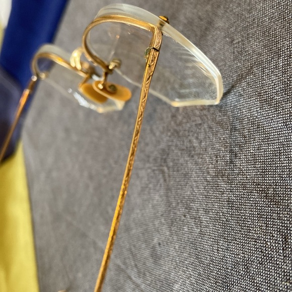 𝑽𝒊𝒏𝒕𝒂𝒈𝒆 12-𝒌𝒂𝒓𝒂𝒕 𝑮𝒐𝒍𝒅-𝒇𝒊𝒍𝒍𝒆𝒅 ✨ 𝑾𝒊𝒓𝒆 𝑭𝒓𝒂𝒎𝒆 𝑮𝒍𝒂𝒔𝒔𝒆𝒔 ✨ 𝒆𝒚𝒆𝒈𝒍𝒂𝒔𝒔𝒆𝒔 👓 𝒈𝒆𝒐𝒎𝒆𝒕𝒓𝒊𝒄 𝒔𝒉𝒂𝒑𝒆 - Picture 6 of 9